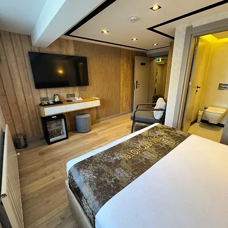 Mateo Hotel *