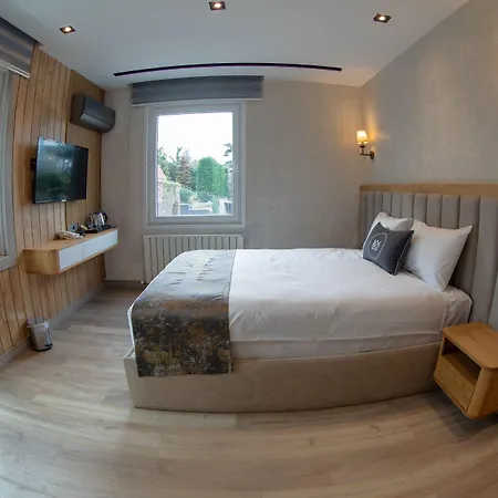 Mateo Hotel *